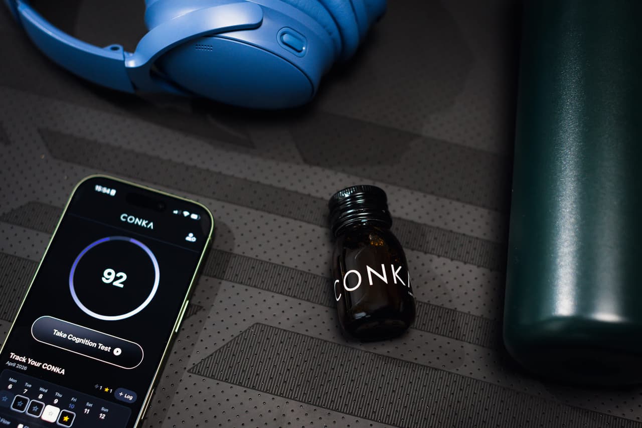 CONKA Flow bottle beside a phone showing a CONKA cognitive score of 92